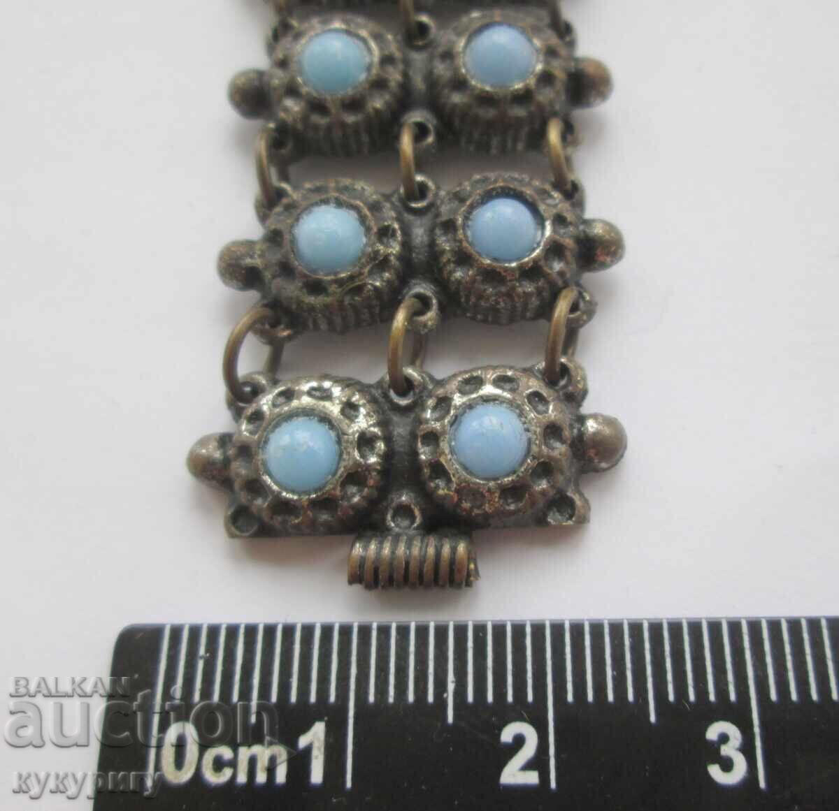 Delivery of Old lady's bracelet jewelry for traditional costume