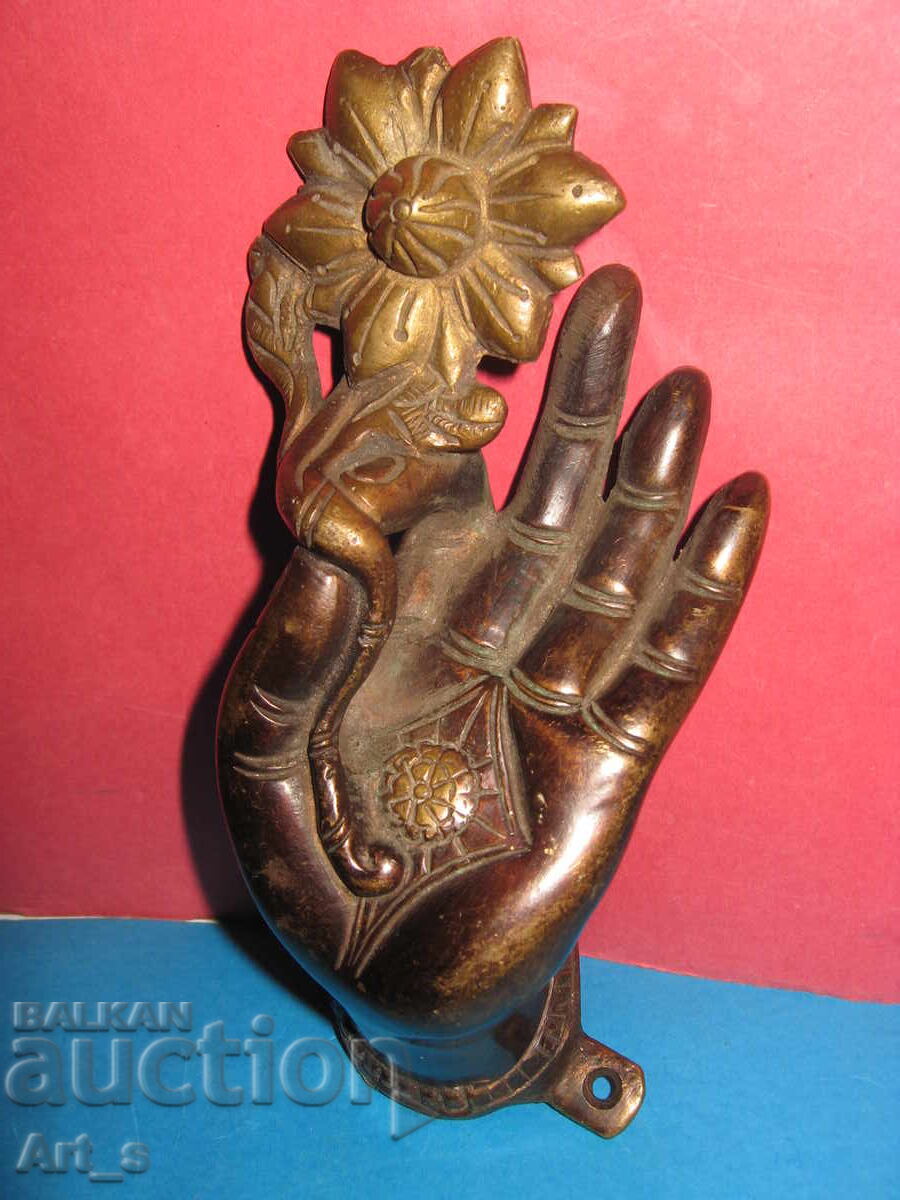 Licitație Mână ritualică arabă/indiană din bronz din secolul al XVIII-lea - al XIX-lea