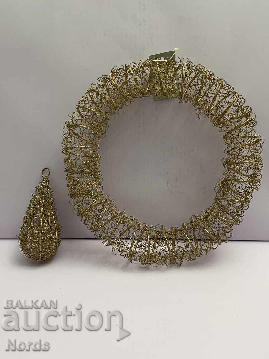 Metal Christmas wreath with price 0.42 BGN | € 0.21 Metal Christmas wreath with price 0.42 BGN | € 0.21