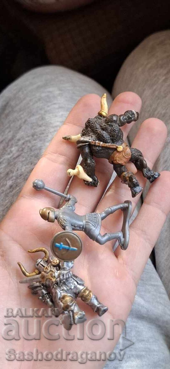 Δημοπρασία 3 μίνι φιγούρες - Μινώταυρος και ιππότες