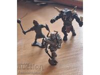 3 figurine mini - minotaur și cavaleri