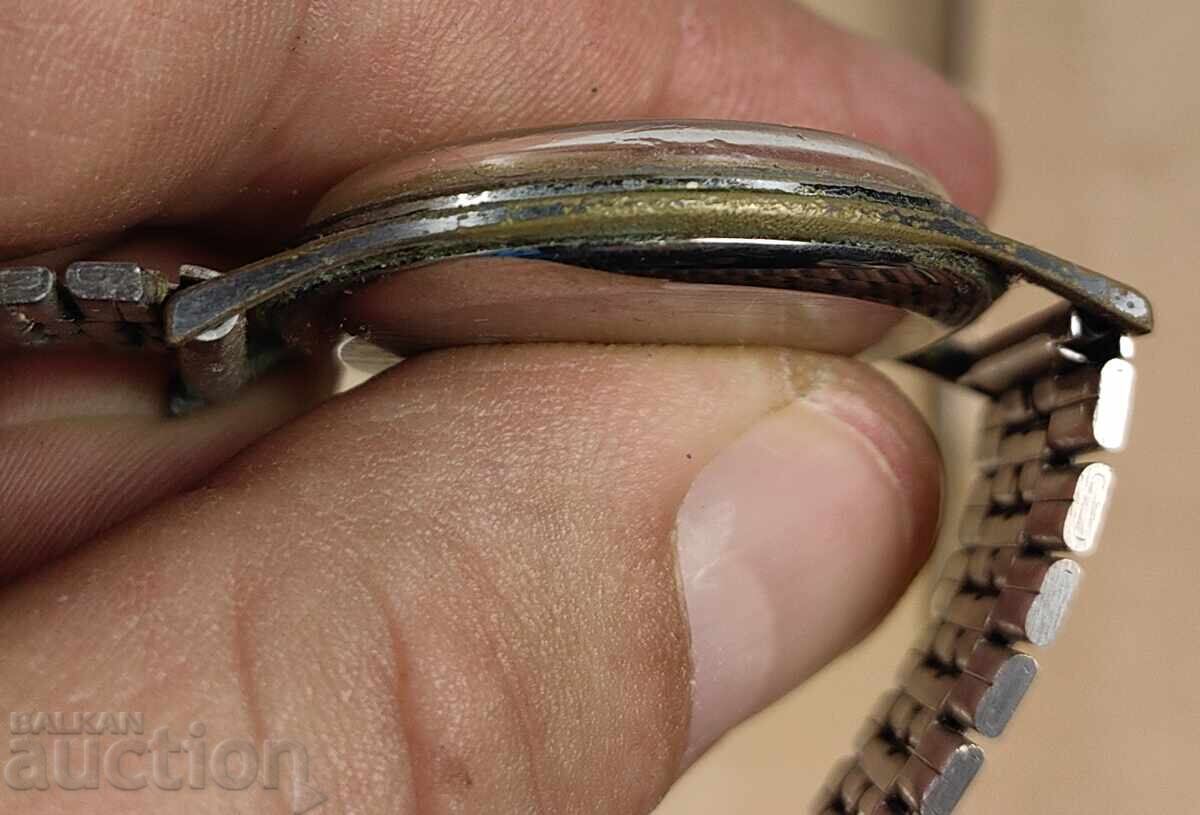 Delivery of DOXA SWISS NON-WORKING MEN'S WATCH BROKEN SPRING Delivery of DOXA SWISS NON-WORKING MEN'S WATCH BROKEN SPRING