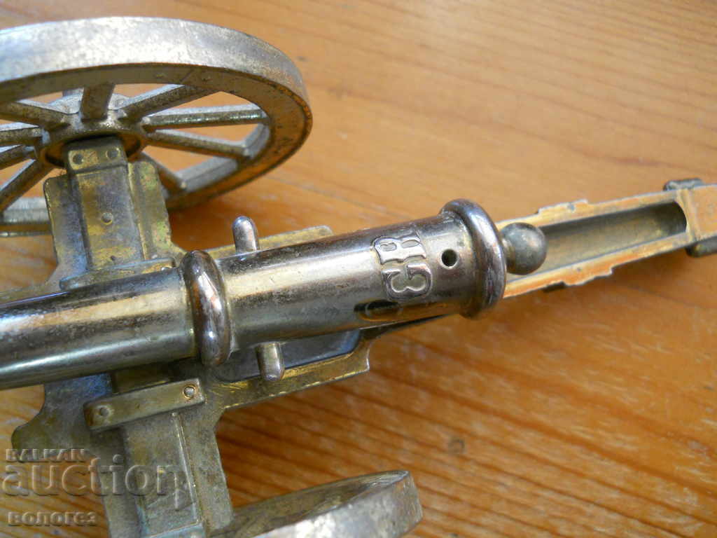 Παράδοση Ορειχάλκινο κανόνι με σήμανση "GR"