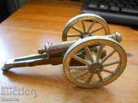 Tun de alamă cu marcaj "GR"