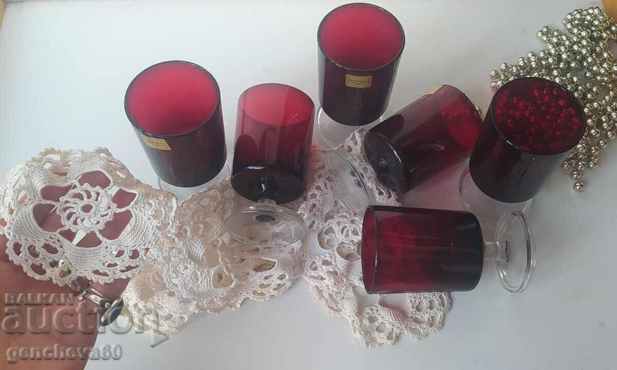 Licitație Set vintage francez de pahare de vin și șervețele Licitație Set vintage francez de pahare de vin și șervețele