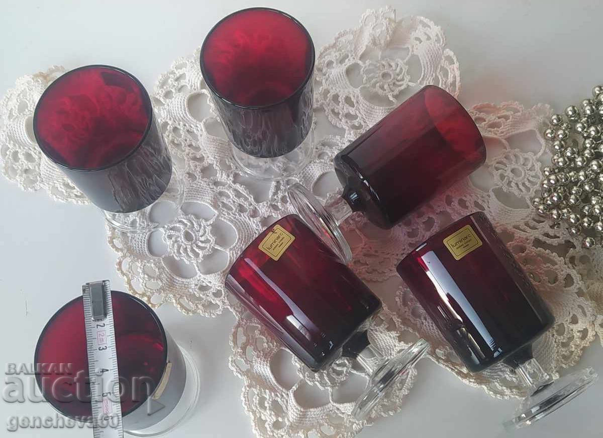 Παράδοση Σετ αντίκες γαλλικά ποτήρια κρασιού και καρέ