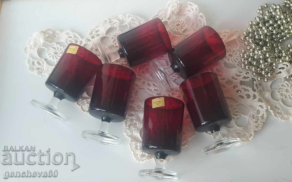 Set vintage francez de pahare de vin și șervețele - 6 Set vintage francez de pahare de vin și șervețele - 6