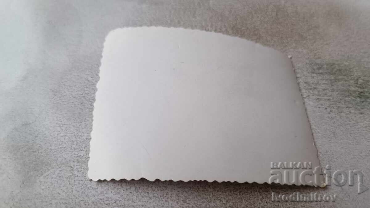 Imagine Bărbați și femei în râu cu preț 1.65 BGN | € 0.84