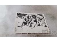 Φωτογραφία Άνδρας και γυναίκα στην παραλία