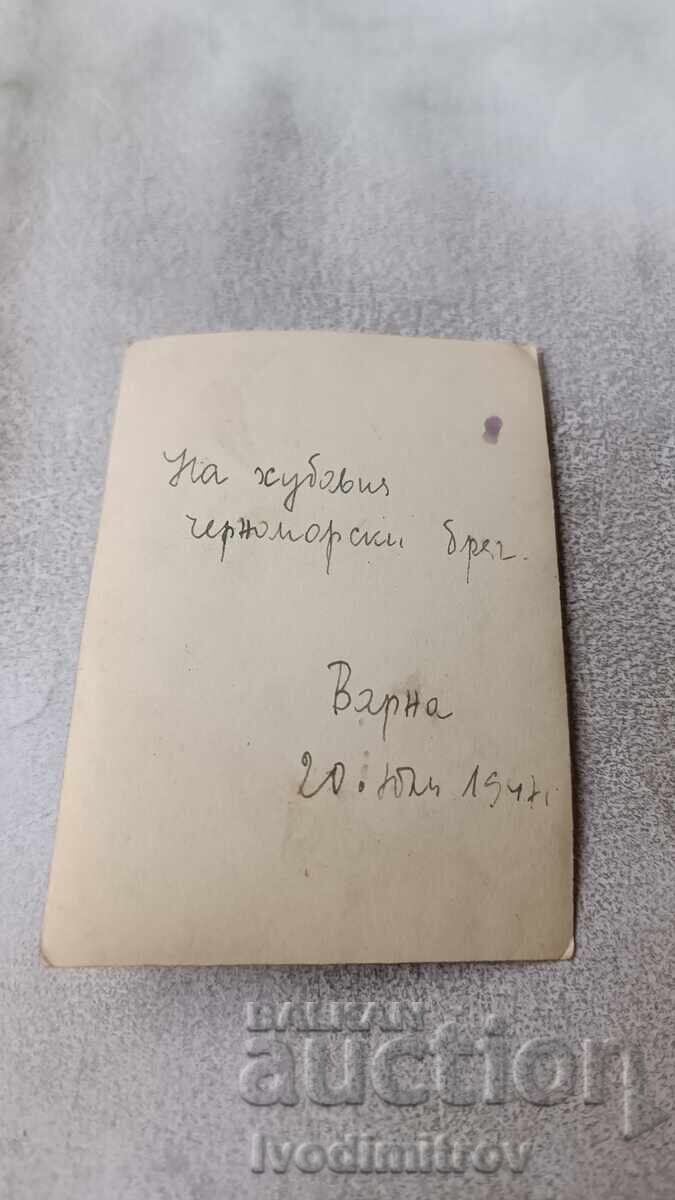 Φωτογραφία Βάρνα Νεαρή γυναίκα στην παραλία 1947 με τιμή 2.35 BGN | € 1.20