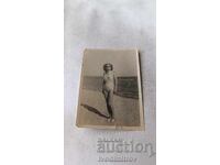 Φωτογραφία Βάρνα Νεαρή γυναίκα στην παραλία 1947