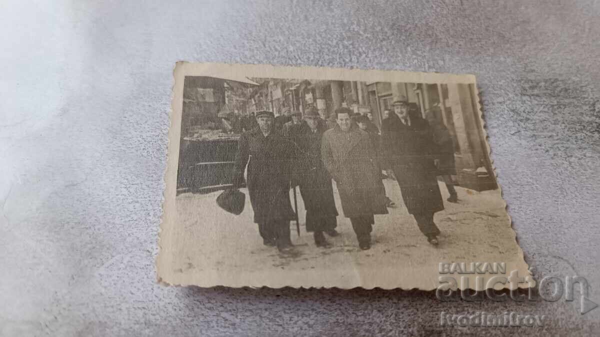 Photo Sofia Four men on a walk in winter Photo Sofia Four men on a walk in winter