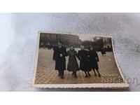 Photo Sofia A man and three women on a walk