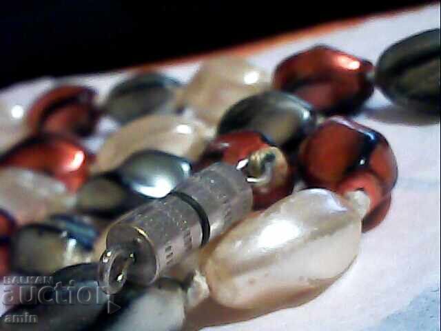 Παλιό όμορφο διπλό κολιέ από φυσικό πέτρα με τιμή 20.00 BGN | € 10.23