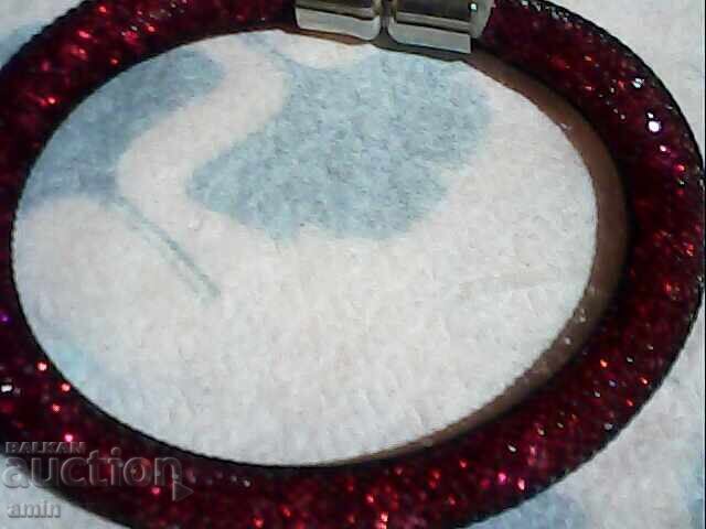 Δημοπρασία Όμορφο κολιέ γεμάτο κρύσταλλα