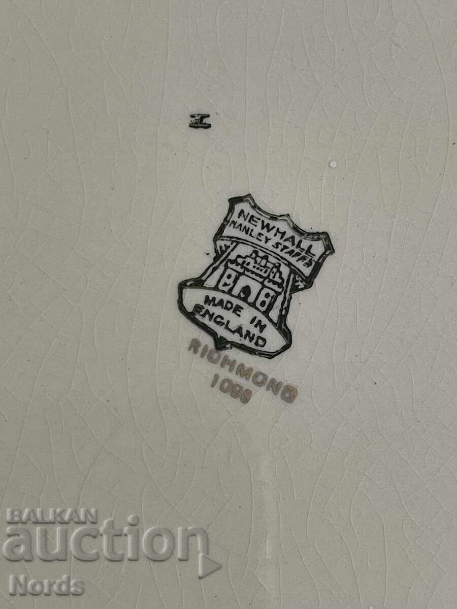 Δημοπρασία Πιάτο πορσελάνης με σημάδια Δημοπρασία Πιάτο πορσελάνης με σημάδια