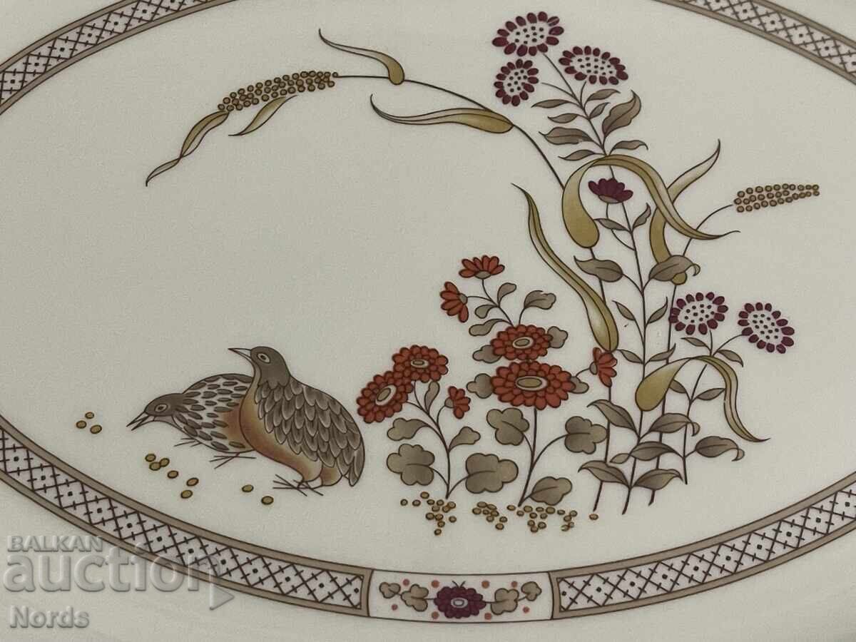 Δημοπρασία Πιάτο πορσελάνης με σημάδια Δημοπρασία Πιάτο πορσελάνης με σημάδια