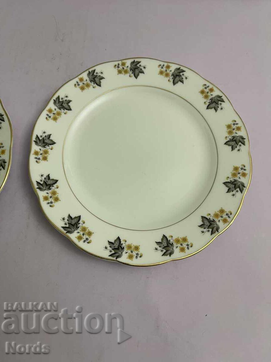 Farfurii de portelan cu preț 11.56 BGN | € 5.91 Farfurii de portelan cu preț 11.56 BGN | € 5.91