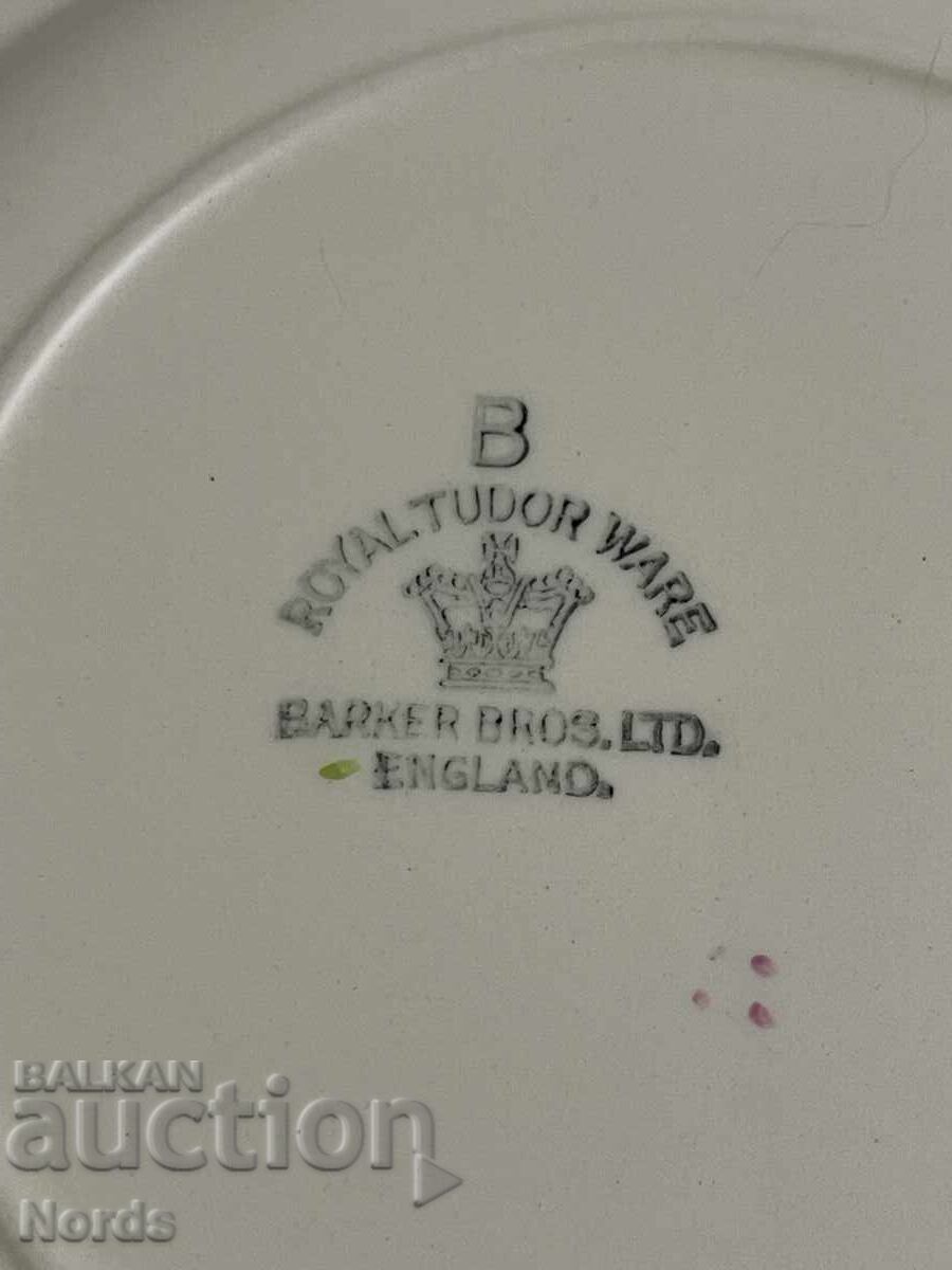 Παράδοση Vintage πορσελάνινα πιάτα Παράδοση Vintage πορσελάνινα πιάτα