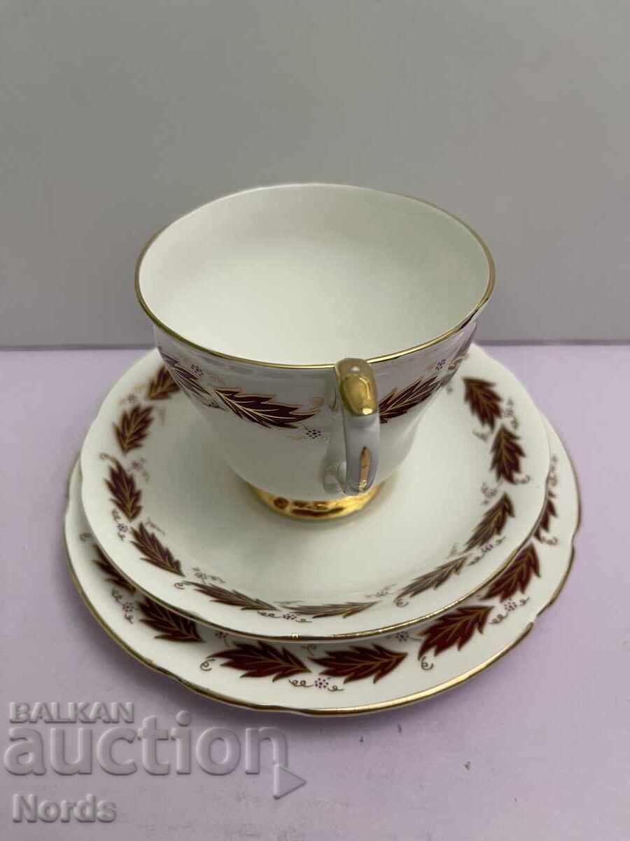 Аукцион Paragon троен сет за чай Аукцион Paragon троен сет за чай