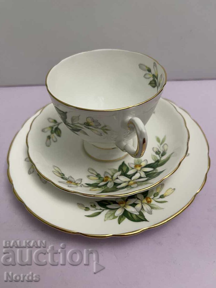 Аукцион Tuscan английски троен сет за чай Аукцион Tuscan английски троен сет за чай