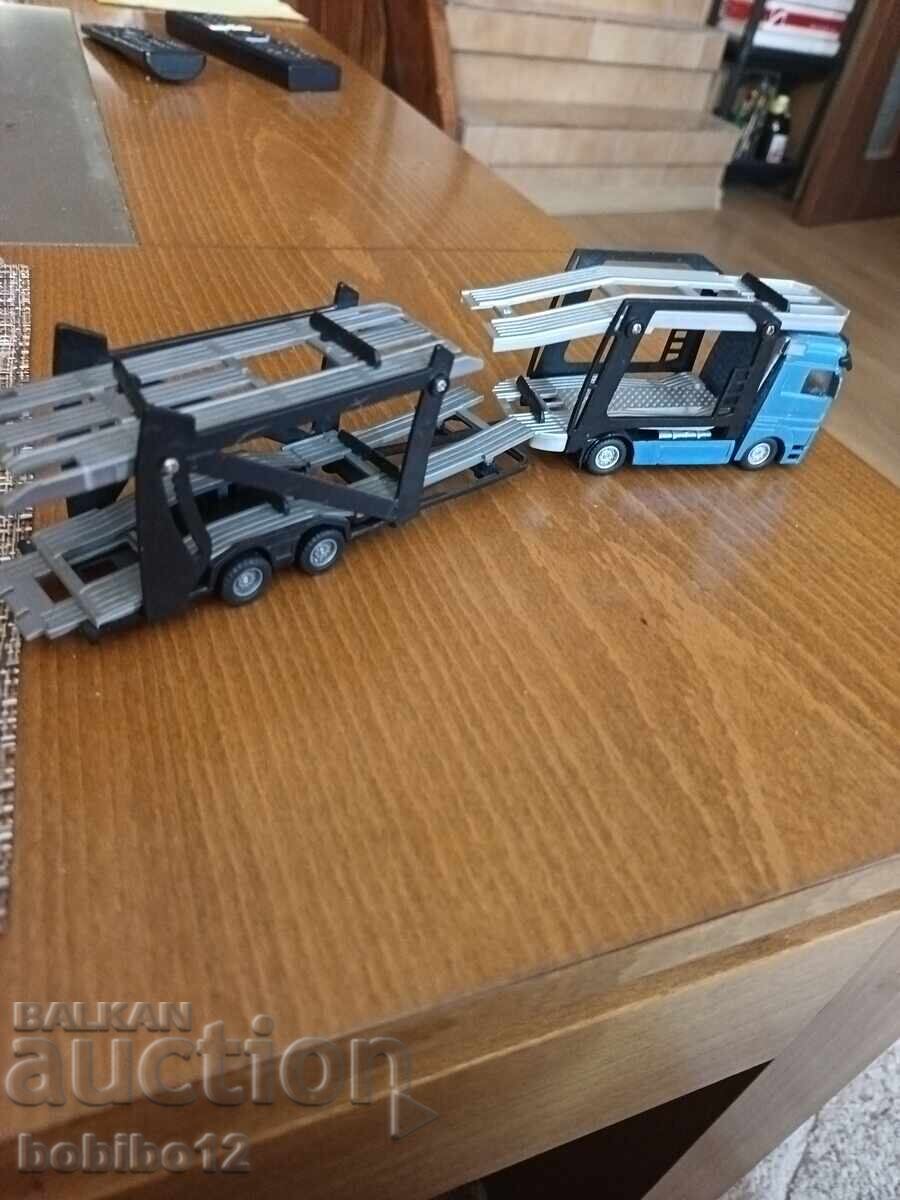 Auction Truck with a box body Auction Truck with a box body