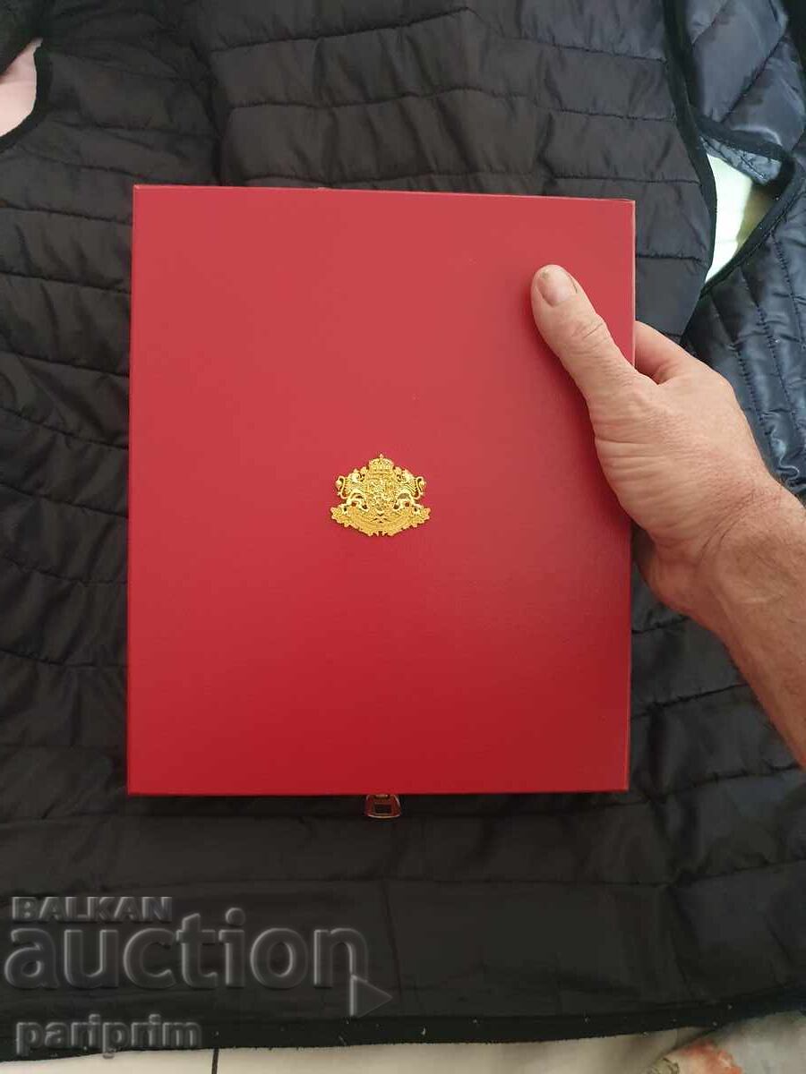 Auction The Mask of Teres, unique, in a box. BZC Auction The Mask of Teres, unique, in a box. BZC