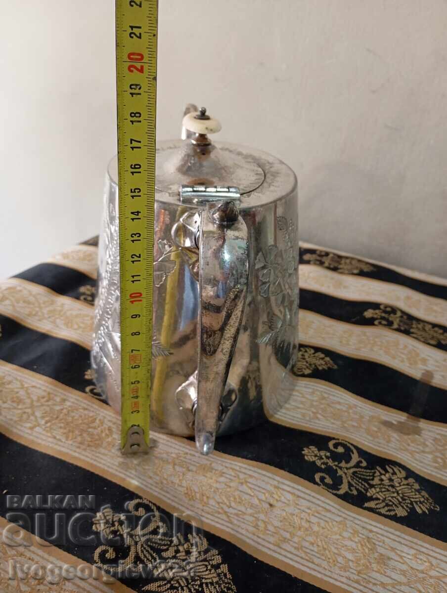 Auction  Old silver-plated coffee/tea pot