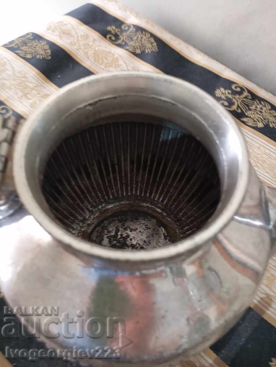 Παράδοση Παλιά ασημένια κανάτα για καφέ, τσάι