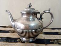Cană veche argintată pentru cafea, ceai