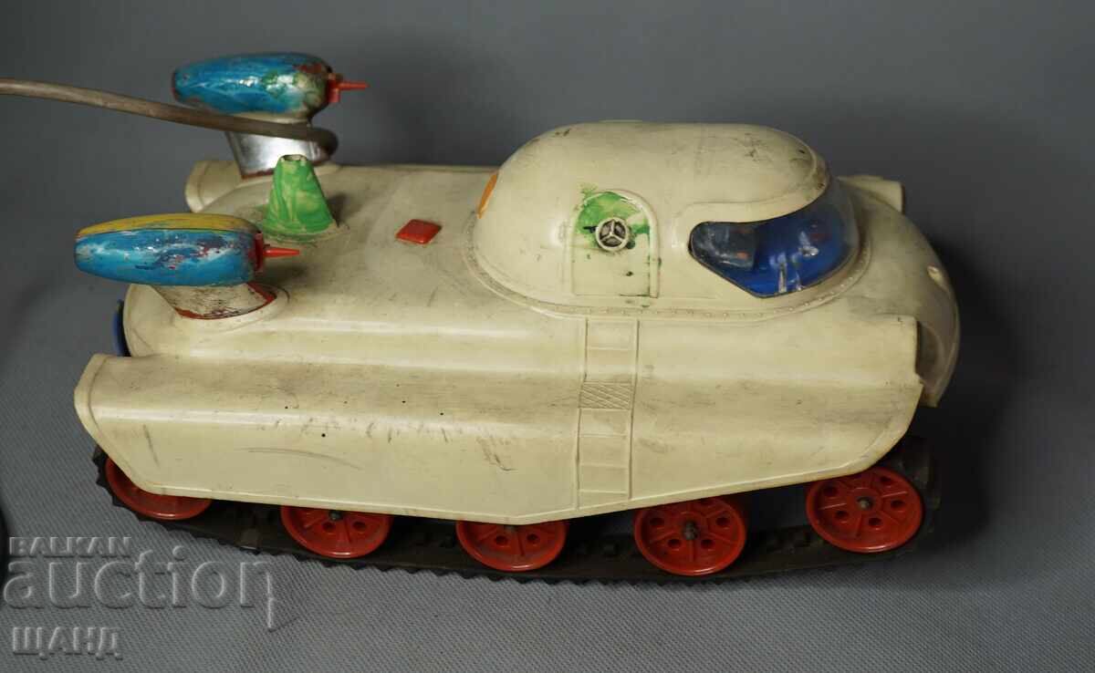 Аукцион OMEGA Стара Немска Пластмасова играчка модел луноход космос