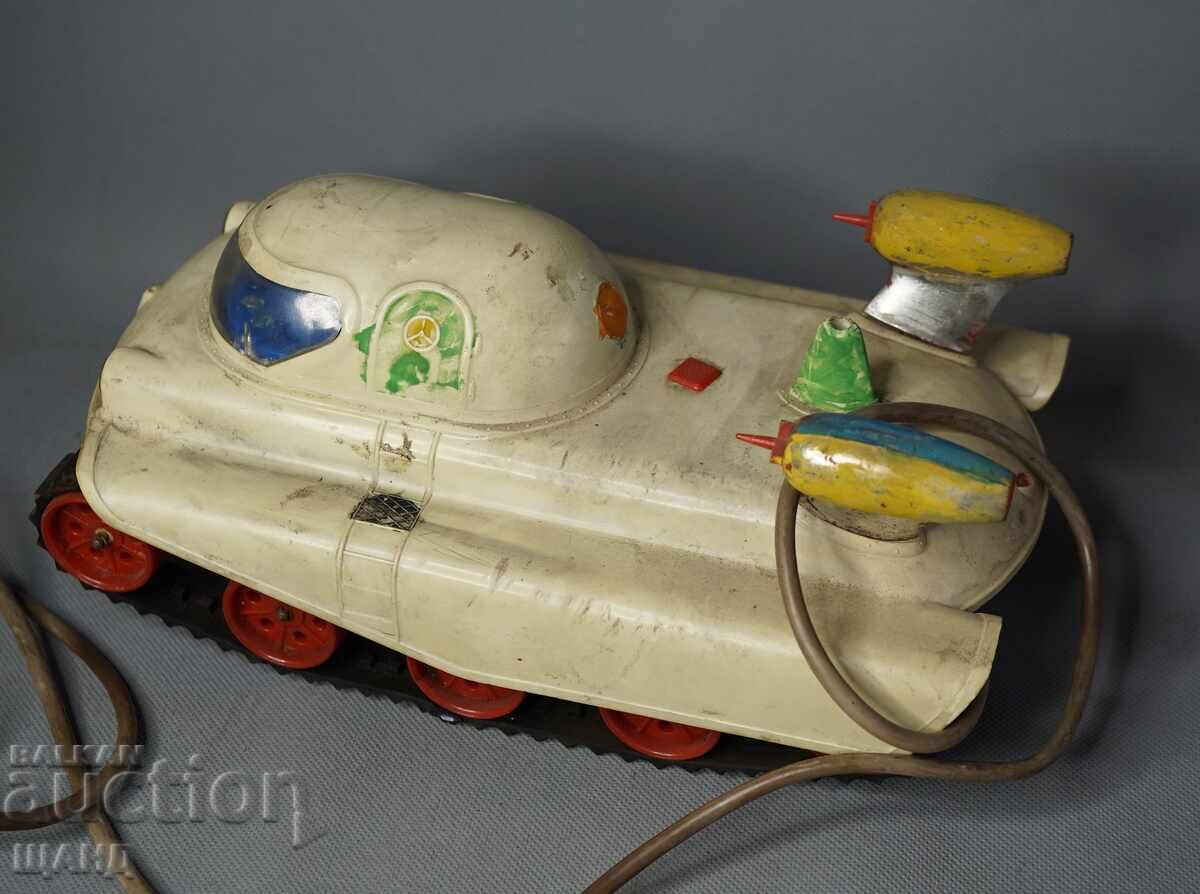 Доставка на OMEGA Стара Немска Пластмасова играчка модел луноход космос