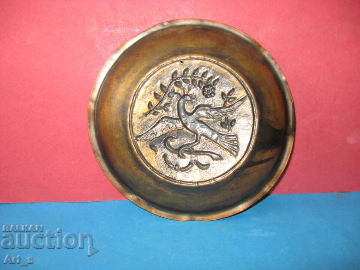 Χειροποίητο παλιό ταψί από χαλκό, χαραγμένο από τα μέσα του 20ου αιώνα με τιμή 85.00 BGN | € 43.46