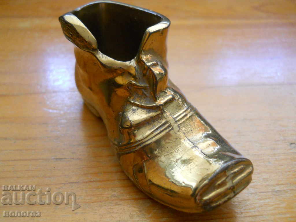 Μπρούτζινο παπούτσι με τιμή 20.00 BGN | € 10.23