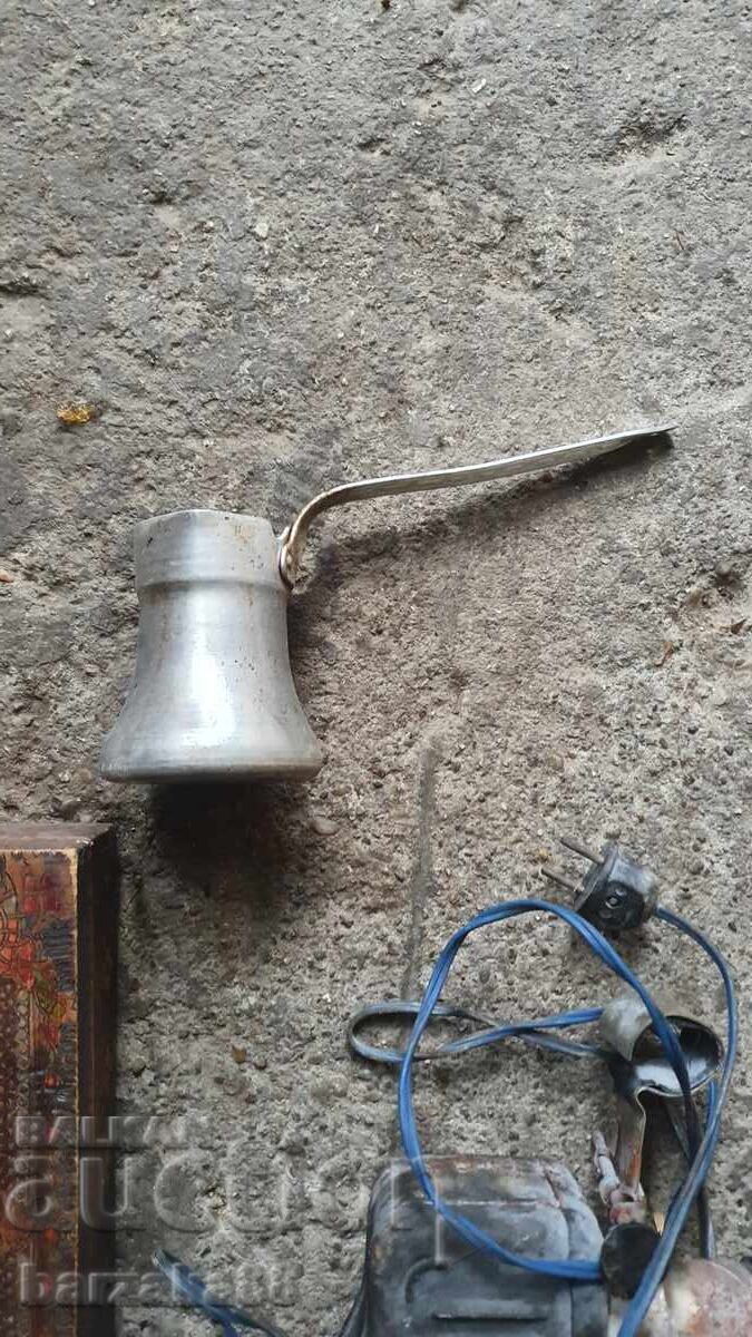 Licitație Cutie veche Sfeșnic Ibric Aparat de proiecție