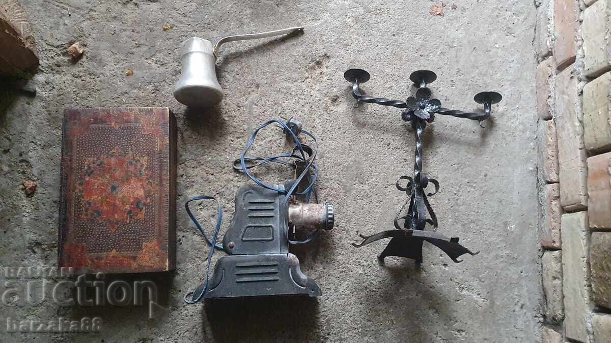 Cutie veche Sfeșnic Ibric Aparat de proiecție