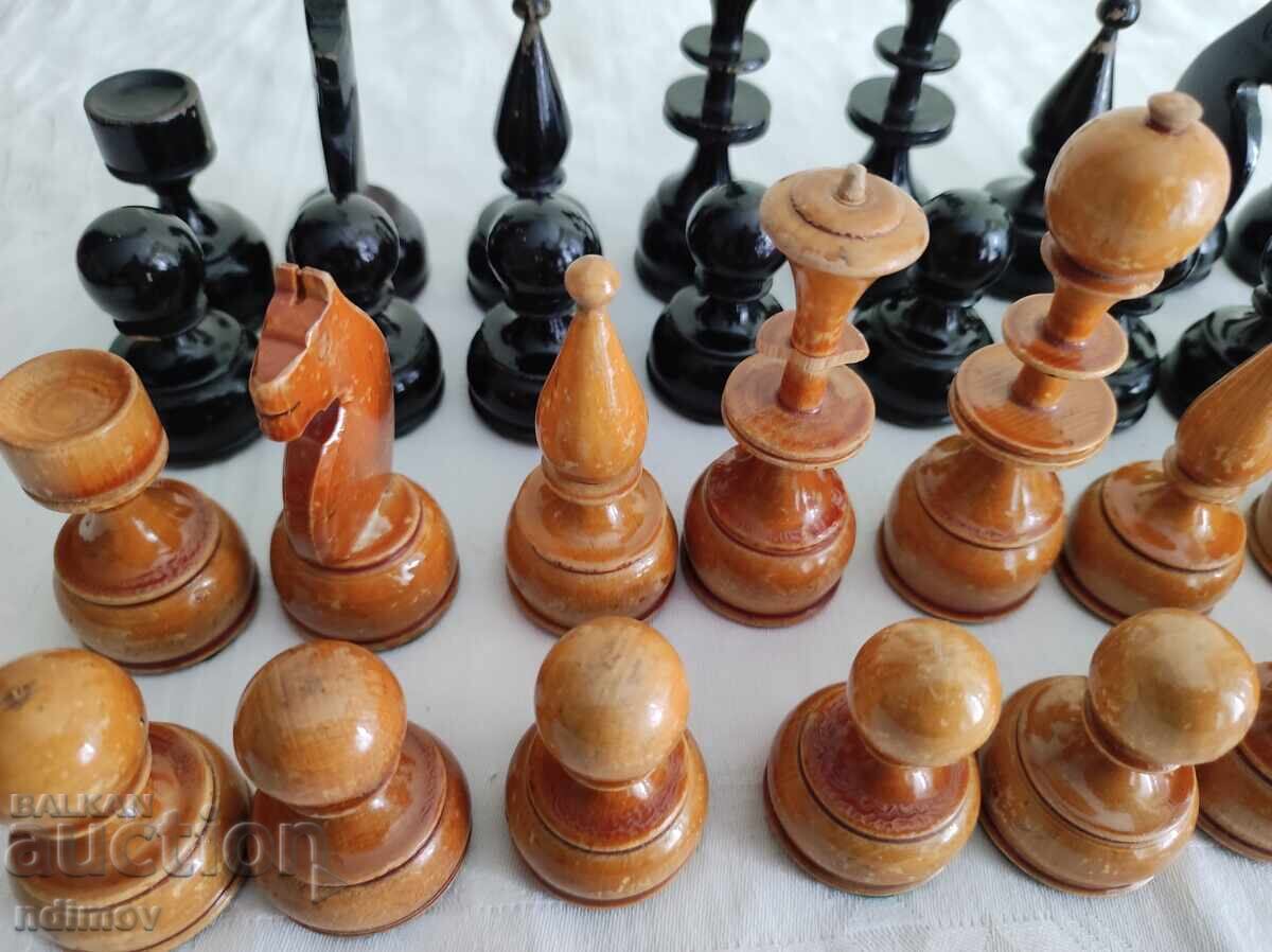 Delivery of Wooden chess figures