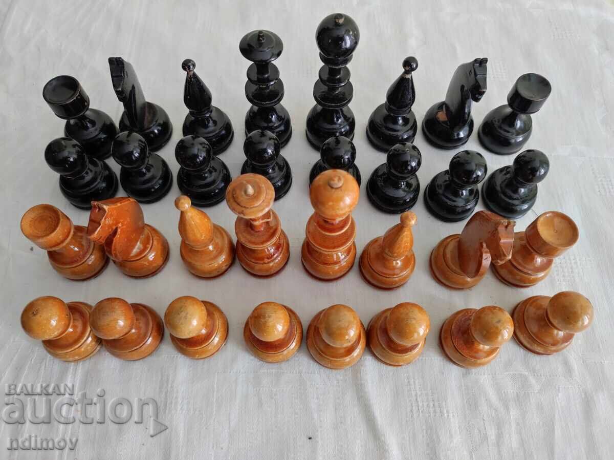 Wooden chess figures