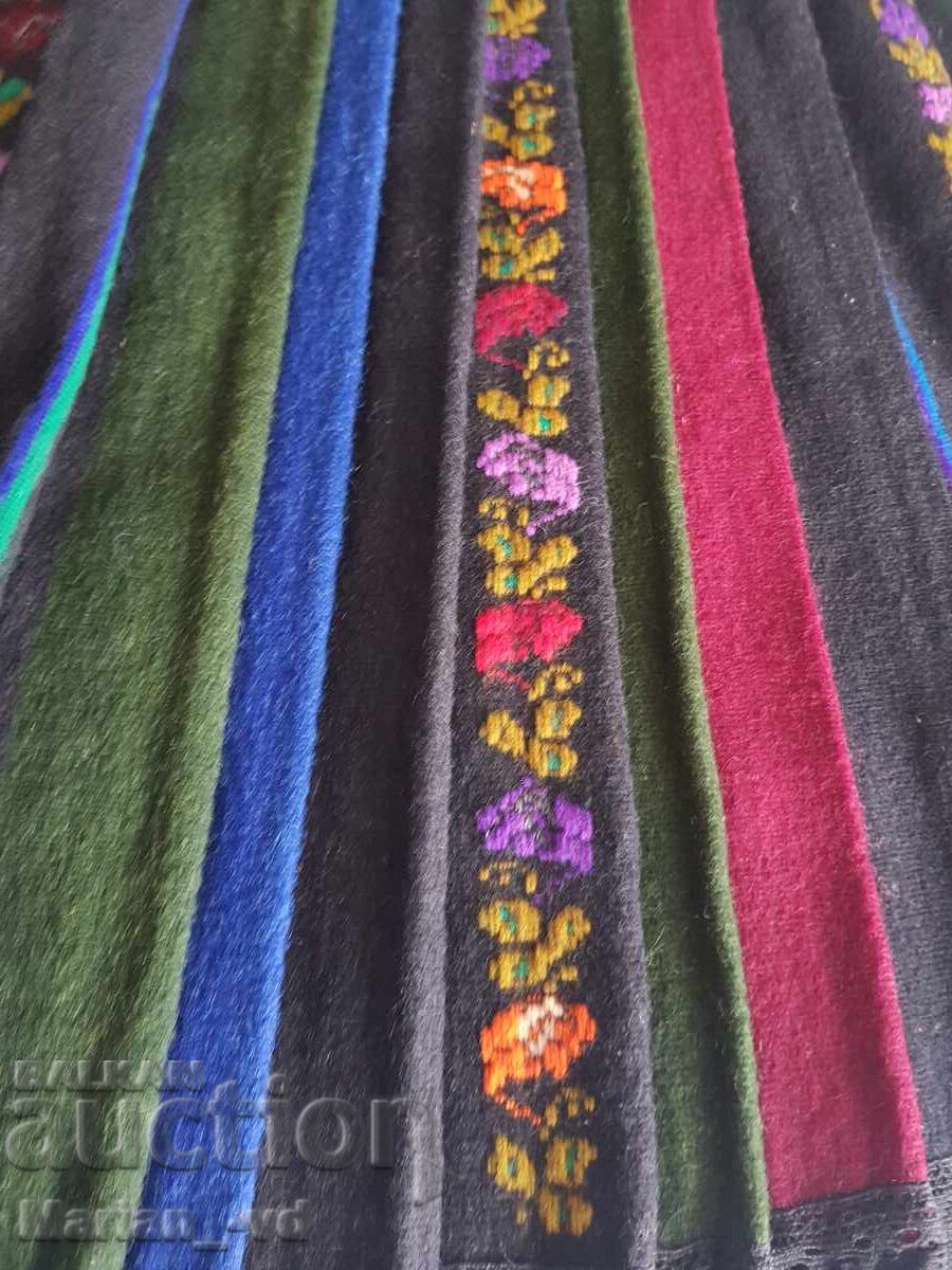 Δημοπρασία Παλιό μάλλινο βράκιο, πιεσμένο για παραδοσιακή φορεσιά