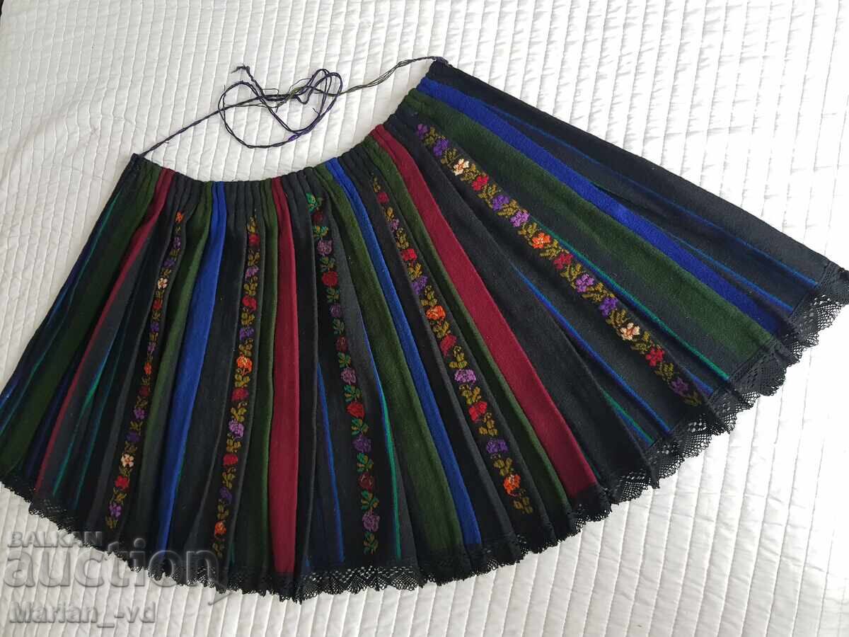 Παλιό μάλλινο βράκιο, πιεσμένο για παραδοσιακή φορεσιά - 6