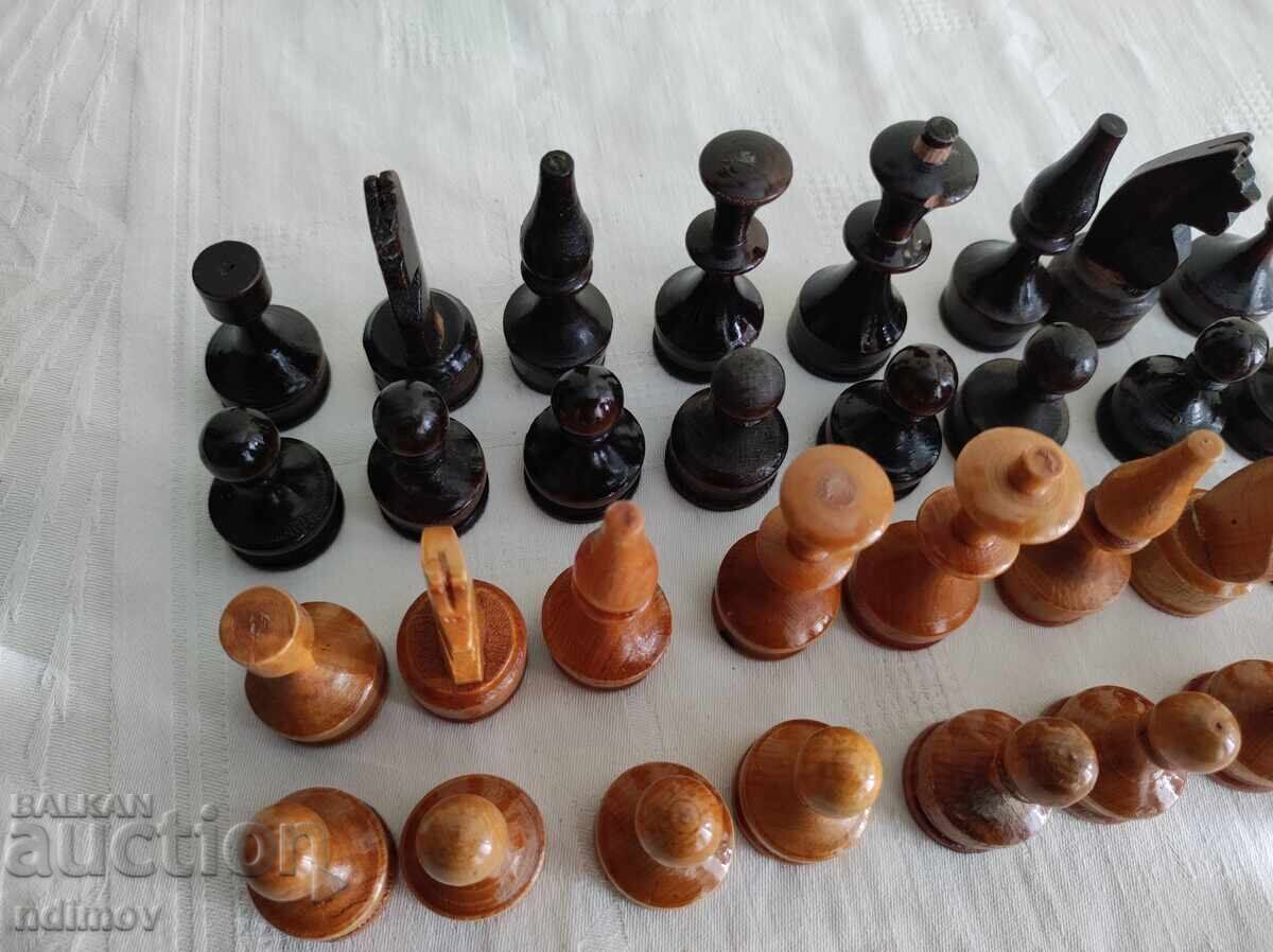 Wooden chess figures with price 10.00 BGN | € 5.11