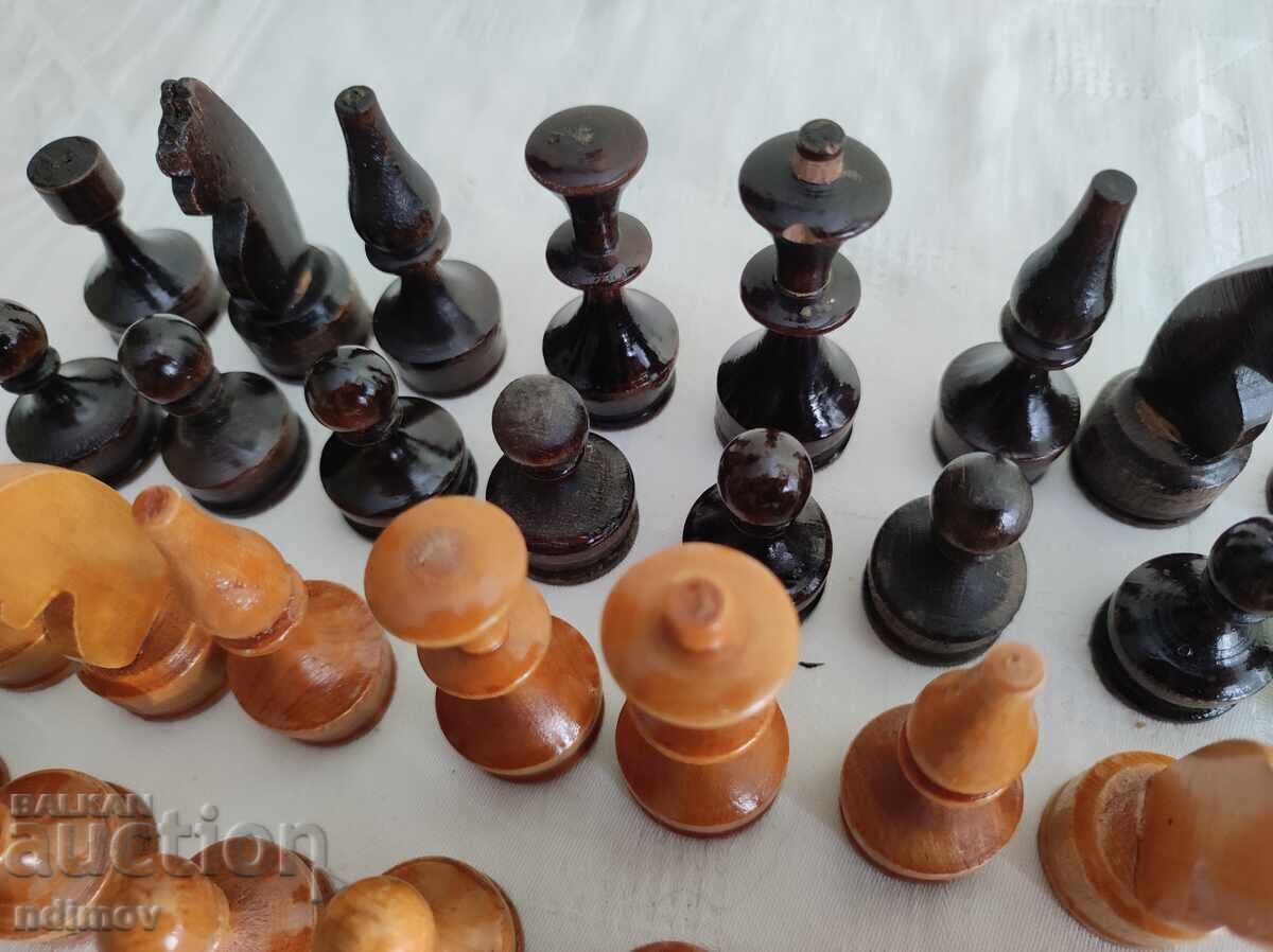 Delivery of Wooden chess figures