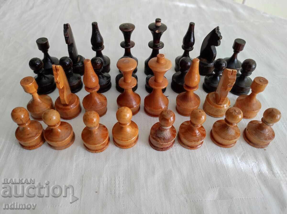 Wooden chess figures
