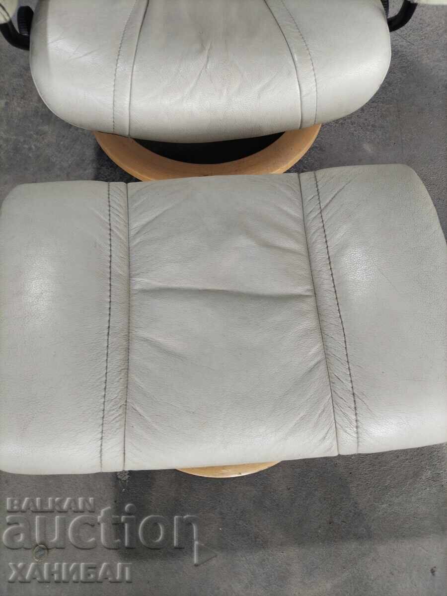 Licitație FOTOLIU RELAX DIN PIELE CU TABURET PENTRU PICIOARE Licitație FOTOLIU RELAX DIN PIELE CU TABURET PENTRU PICIOARE