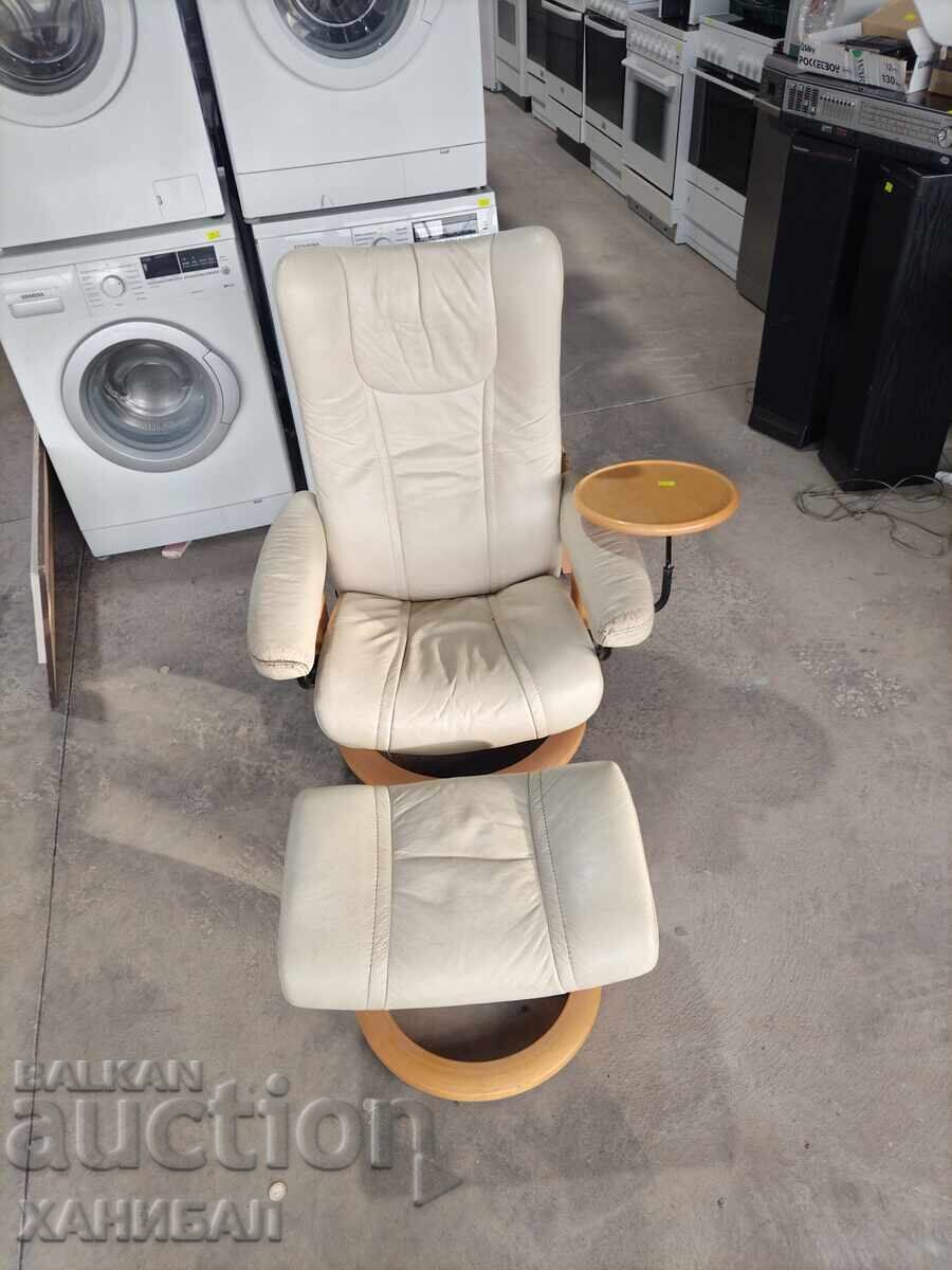 FOTOLIU RELAX DIN PIELE CU TABURET PENTRU PICIOARE FOTOLIU RELAX DIN PIELE CU TABURET PENTRU PICIOARE