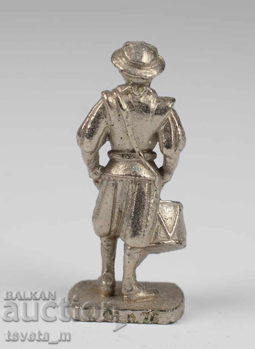 Figurină metalică jucărie KINDER SURPRISE cu preț 5.00 BGN | € 2.56 Figurină metalică jucărie KINDER SURPRISE cu preț 5.00 BGN | € 2.56