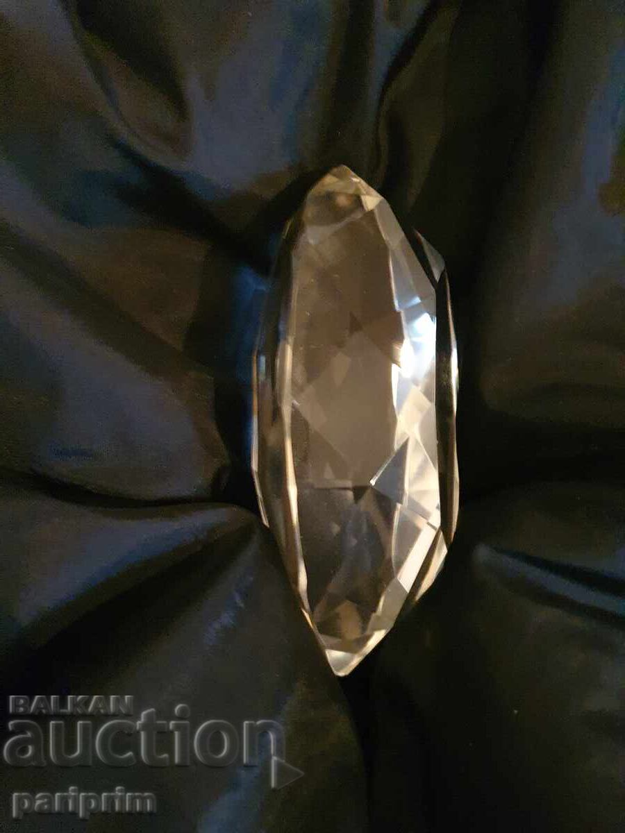 Голям стъклен "диамант", прекрасно шлифован. БЗЦ,от 0.01 лв. с цена 2.50 лв. | € 1.28 Голям стъклен "диамант", прекрасно шлифован. БЗЦ,от 0.01 лв. с цена 2.50 лв. | € 1.28