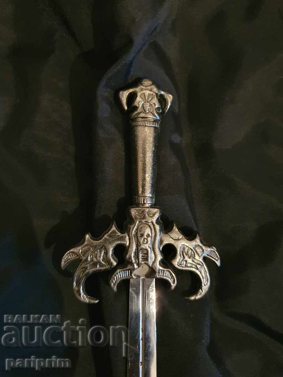 Аукцион Лот от два ножа/ками, сувенирни. БЗЦ, от 0.01 лв. Аукцион Лот от два ножа/ками, сувенирни. БЗЦ, от 0.01 лв.