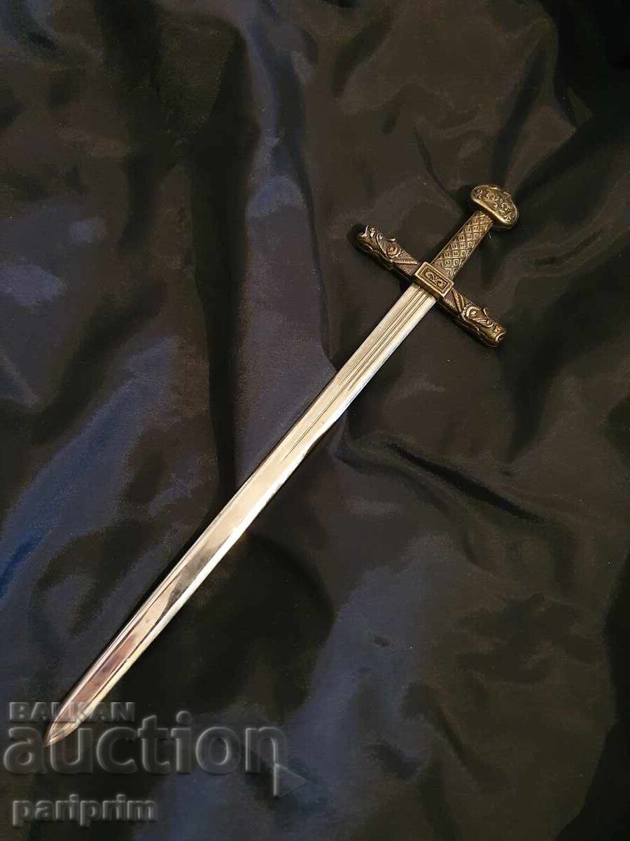 Доставка на Лот от два ножа/ками, сувенирни. БЗЦ, от 0.01 лв. Доставка на Лот от два ножа/ками, сувенирни. БЗЦ, от 0.01 лв.