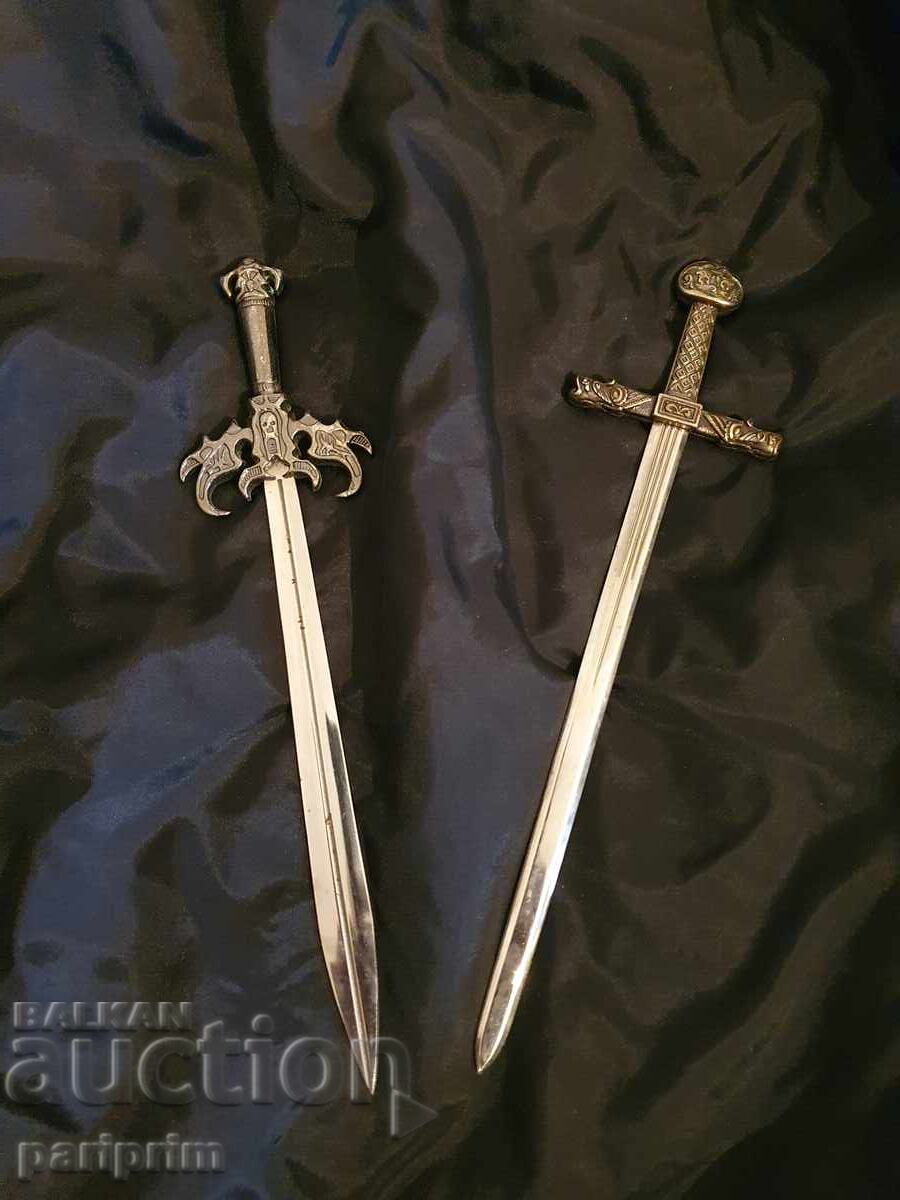 Лот от два ножа/ками, сувенирни. БЗЦ, от 0.01 лв. Лот от два ножа/ками, сувенирни. БЗЦ, от 0.01 лв.